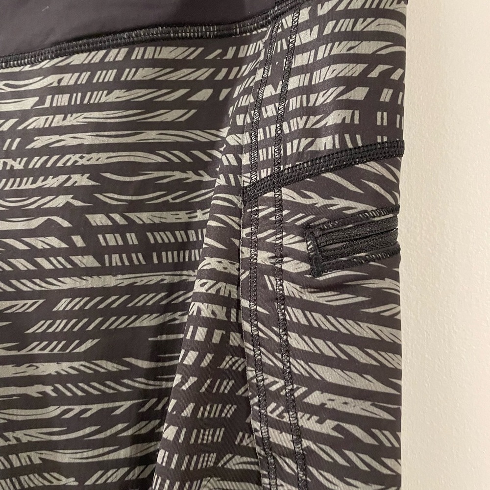 Lululemon cropped 12 - Picture 2 of 4
